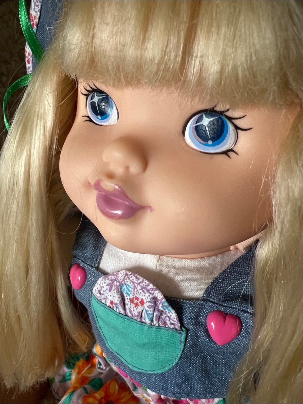 VINTAGE 1990s DSI Toys Baby Pick Me Up doll TALKS & GIGGLES!! denim & floral - Picture 17 of 17